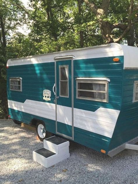 Brilliant Ideas Camper Makeover Exterior Paint(13) | Vintage camper ... Camper Remodel Exterior, Tiny Campers, Camper Trailer Remodel, Vintage Camper Remodel, Old Campers, Tiny Camper, Vintage Rv, Vintage Campers Trailers, Camper Remodel