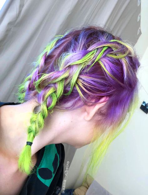 Colorful hair neon green purple short hair Green Purple Hair, Purple Short Hair, Purple And Green Hair, Short Green Hair, Lilac Hair Color, Neon Green Hair, Split Dyed Hair, Cute Hair Colors, Hair Color Crazy