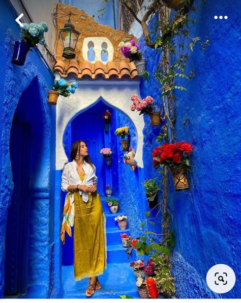 Chefchaouen Morocco Photography, Morocco Photo Ideas, Morocco Picture Ideas, Chefchaouen Morocco Aesthetic, Marrakech Photo Ideas, Marocco Outfits, Marrakech Morocco Outfit, Marrakesh Outfit, Morroco Outfits