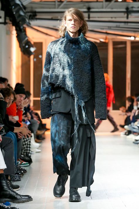 Yamamoto Fashion, Yohji Yamamoto Menswear, Menswear 2020, Yoji Yamamoto, Ragamuffin, Menswear Runway, Designer Knitwear, Fashion Inspiration Design, Live Fashion