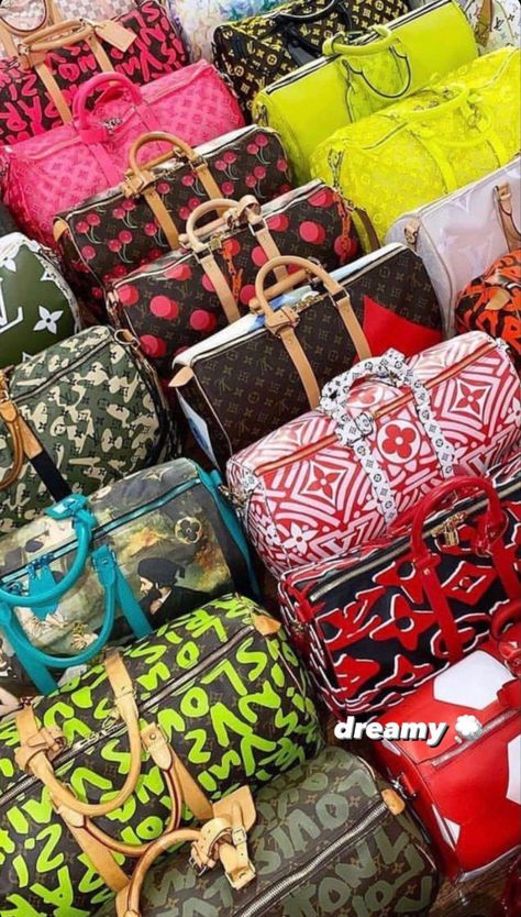 Duffle Bag Aesthetic, Lv Duffle Bag, Louis Vuitton Duffle Bag, Louis Vuitton Murakami, Louis Vuitton Outfit, Jelly Bag, Rich Girl Lifestyle, Hot Bags, Bag Aesthetic