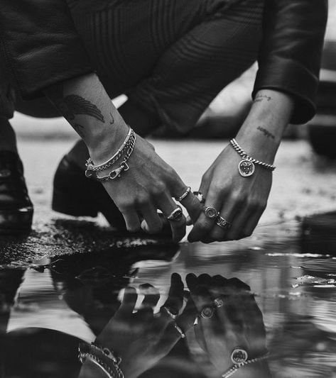 Masculine Hands With Rings, Male Jewelry Photoshoot, Mens Grunge, Cool Rings For Men, Creative Jewelry Photography, Hand Photography, Jewelry Photography Styling, Men Photoshoot, Jewelry Photoshoot