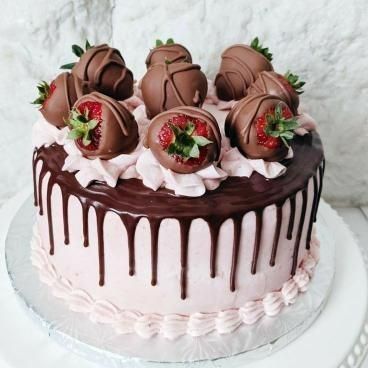 Red Velvet Cake With Chocolate Covered Strawberries, Birthday Cakes With Chocolate Covered Strawberries, Strawberry Cakes Birthday, Cake With Strawberries Decorating, Chocolate Birthday Cake With Strawberry, Birthday Cake With Chocolate Strawberry, Chocolate Cake With Strawberry Icing, Strawberry Chocolate Birthday Cake, Chocolate Covered Strawberries On Cake