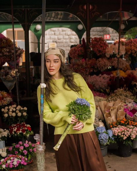 Street Market Photography, Flowers Market, Flower Photoshoot, Instagram Flowers, Public Market, Flower Stand, Buy Flowers, Flower Stands, Vintage Market