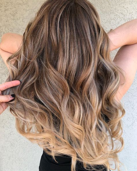 Brown Hair Underneath, Short Light Brown Hair, Brown Auburn Hair, Cool Blonde Highlights, Brown Hair Shades, Brown With Blonde Highlights, Bronde Balayage, Brown Hair With Blonde Highlights, Hair Color Light Brown