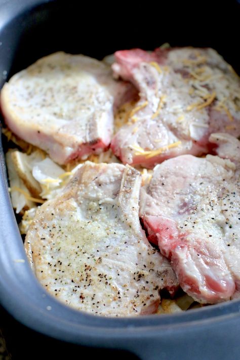 Crock Pot Smothered Pork Chops and Potatoes Scalloped Potatoes Crockpot, Cooking Boneless Pork Chops, Pork Chop Recipes Crockpot, Pork Chops And Potatoes, Crock Pot Potatoes, Cooking Pork Chops, Slow Cooker Pork Chops, Crockpot Pork Chops, Smothered Pork Chops