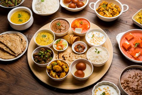 Food Thali, Punjabi Cuisine, Zany Malik, Food Platter, Pakistani Food, Indian Street Food, Vegetarian Food, Indian Dishes, Food Platters