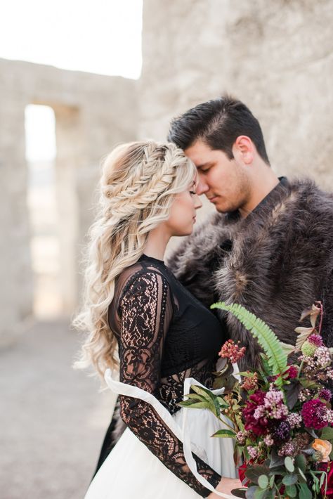 The wedding is coming. If you are anything like us, then you have probably fantasized about a Jon Snow and Daenerys Targaryen for longer than you would like to admit. But the wait is over because this smoky Game of Thrones wedding inspiration is here! Complete with a dragon scale cake, raven illustrated wedding invites, vintage gemstone engagement rings, a fur cloak and bridal braid GOALS. Aching for more? #ruffledblog Dragon Scale Cake, Vintage Gemstone Engagement Rings, Wedding Invites Vintage, Braids Crown, Fishtail Hair, Fur Cloak, Game Of Thrones Wedding, Bridal Braid, Crown Braids