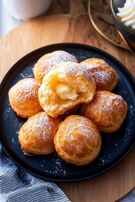 Japanese Cream Puff Cheesecake Cream Puffs, Japanese Cream Puff Recipe, Japanese Sweet Treats, Pate A Choux Desserts, Parisian Cream Wafers, Cream Puff Filling Ideas, Creme Puff Recipe, Choux Pastry Filling, Japanese Cream Puff