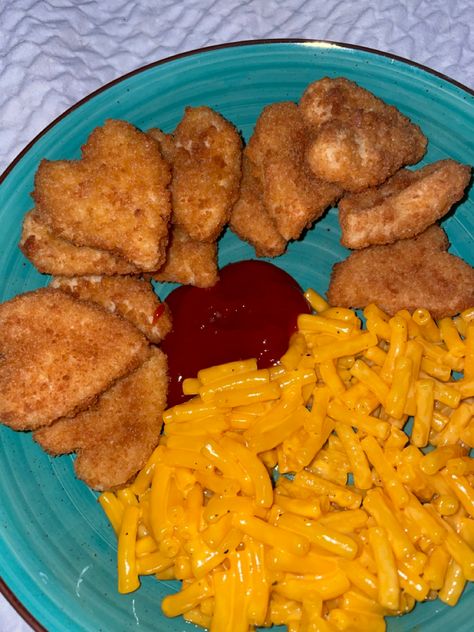 Mac And Cheese And Dino Nuggets, Mac And Cheese With Chicken Nuggets, Heart Chicken Nuggets, Heart Shaped Chicken Nuggets, Chicken Nuggets And Mac And Cheese, Play Computer, Food Characters, Bestie Stuff, Hee Hee