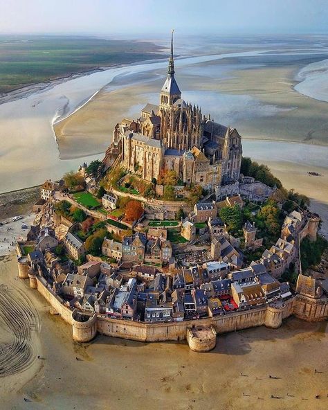 Mont Saint Michel, France Mt St Michel, Mont Saint Michel France, Architecture History, France Photos, Beautiful Castles, Nature Adventure, Miyagi, St Michael, Best Cities