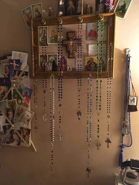 Rosary Storage, Altar Christian, Rosary Aesthetic, Rosary Hanger, St Josemaria Escriva, Fun Ghoul, Home Altar Catholic, Catholic Altar, Prayer Corner