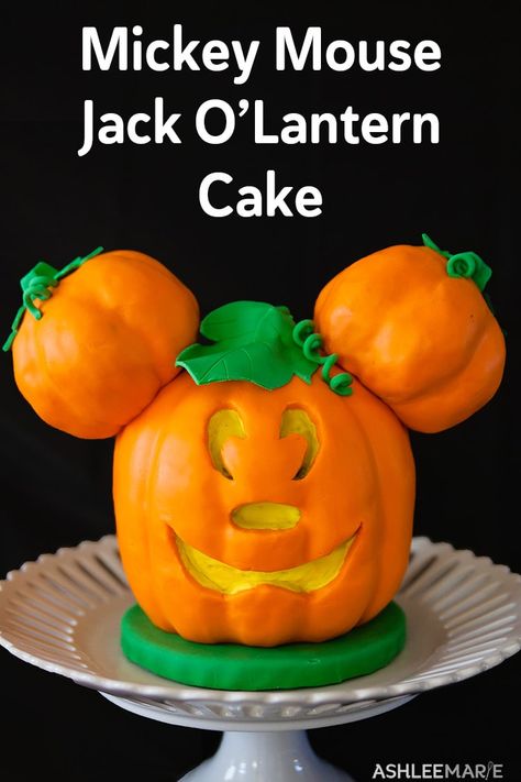 Mickey Mouse Jack O Lantern, Jack O Lantern Cake, Checkered Cake, Pumpkin Mickey, Halloween Party Scary, Recipes Halloween, Birthday Sweets, Jack Lantern, Mickey Cakes