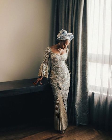 Aso Oke Fascinator, Aso Oke Dress Styles, Aso Oke Gown Styles, Aso Oke Dress, Yoruba Wedding Dress, Nigerian Traditional Dresses, Nigerian Wedding Dresses Traditional, Yoruba Bride, Aso Ebi Lace Styles