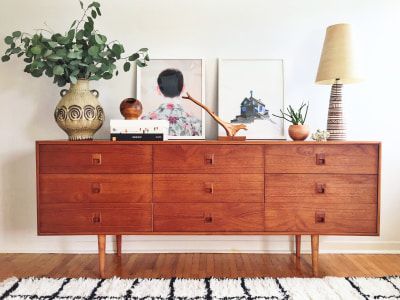 Elaine Gaito’s Toronto Home Tour Is Filled With Local Art and Old Records Apartment Refresh, Credenza Styling, Credenza Decor, Cheap Beach Decor, Sideboard Styles, Toronto Home, Design Studio Office, Credenza Design, Recording Studio Design