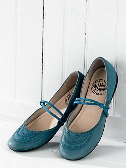 Cute #turquoise #maryjanes; too bad they're from 2008, so finding them will probably be tough. Original link ended up being spam, alas, but I believe they're Palladium? Styling Women, T Strap Shoes, Shoe Gallery, Strap Shoes, Carrie Bradshaw, Pretty Shoes, Shoe Obsession, T Strap, Blue Shoes