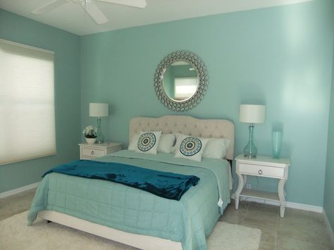 Turquoise bedroom Turquoise Painted Walls Bedroom, Aqua Bedroom Aesthetic, Aqua Bedroom Ideas For Adults, Turquoise Bedroom Ideas For Adults, Aqua Bedroom Ideas, Turquoise Painted Walls, Turquoise Bedroom Decor, Aqua Bedrooms, Turquoise Bedroom