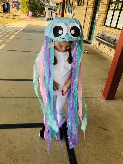 Diy Jellyfish Costume, Diy Jellyfish, Jellyfish Costume, Fish Costume, Book Week Costume, Plastic Table, Curious Creatures, Jelly Fish, Plastic Tablecloth