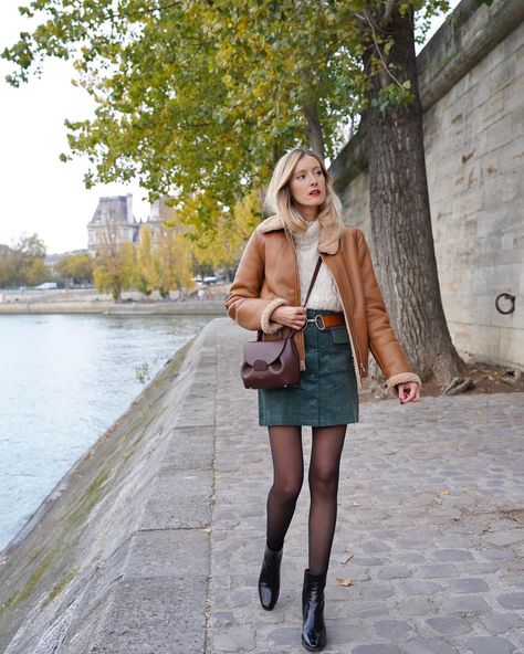 Jeanne (@jeanne_andreaa) • Instagram photos and videos Winter Attire, French Girl Style, Inner Self, Paris Photo, Outfit Inspiration Fall, Instagram Art, Work Life, French Girl, Pablo Picasso