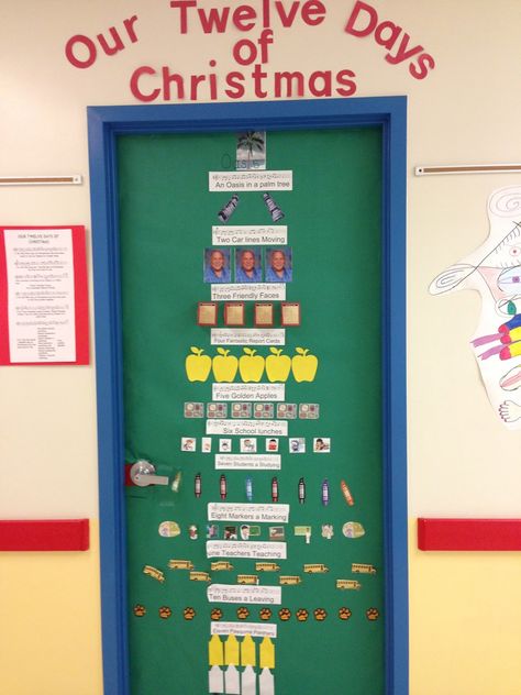 **Wolfelicious** Board Presentation Ideas, Christmas Door Contest, Door Decorations Classroom Christmas, Board Presentation, Holiday Door Decorations, Door Decorating Ideas, Christmas Classroom Door, School Door Decorations, Christmas Bulletin Board