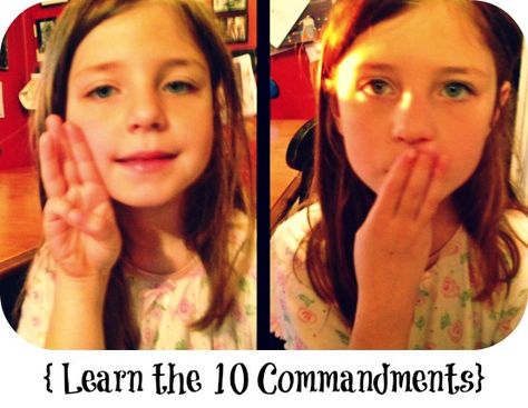 Aprendendo os dez mandamentos! Preschool Bible Lessons, The 10 Commandments, Preschool Bible, Sunday School Activities, 10 Commandments, Childrens Bible, Bible Activities, Religious Education, Sunday School Lessons