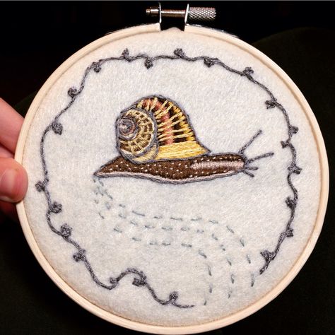 Snail embroidery by Chloe Kirkpatrick. Snail Embroidery, Thread Painting Embroidery, Embroidery Designs Free Download, Crewel Embroidery Patterns, Crazy Quilts Patterns, Painting Embroidery, Embroidery Hoop Wall Art, Sewing Crafts Tutorials, Embroidered Art