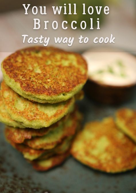 Broccoli Pancakes, Brocolli Cheese, Easy Broccoli Recipes, How To Make Broccoli, Cheese Pancakes, No Egg Pancakes, Banana Pancakes, Broccoli Recipes, Cook At Home