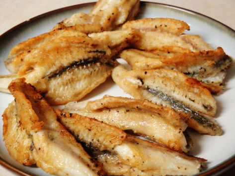 Pan Fried Perch Fish Recipes, Pan Fried Perch, Bluegill Recipe, Fried Perch, Nopalitos Recipe, Crappie Recipe, Parpadelle Recipes, Perch Recipes, Walleye Recipes