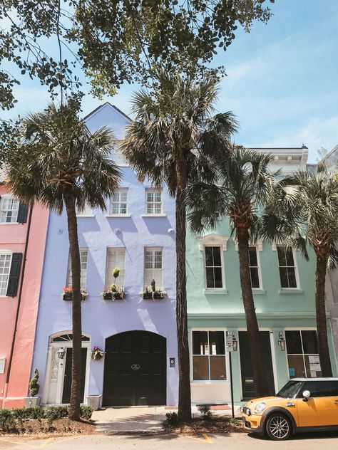 Charleston Sc Rainbow Row, Houses In Charleston Sc, Charleston Rainbow Row, Charleston Vibes, Beach Townhouse, Charleston Downtown, Charleston Beach, Rainbow Row Charleston, Charleston Trip