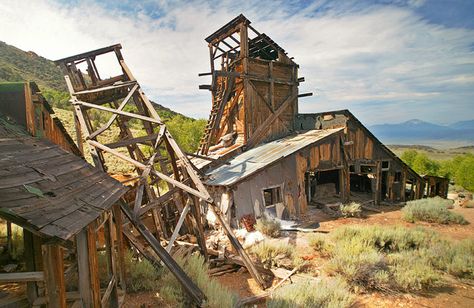 Chemung Mine, California Abandoned Mine, Old Western Towns, Old West Photos, Garden Railway, West Town, Western Town, Building Concept, West Art, Zombie Halloween