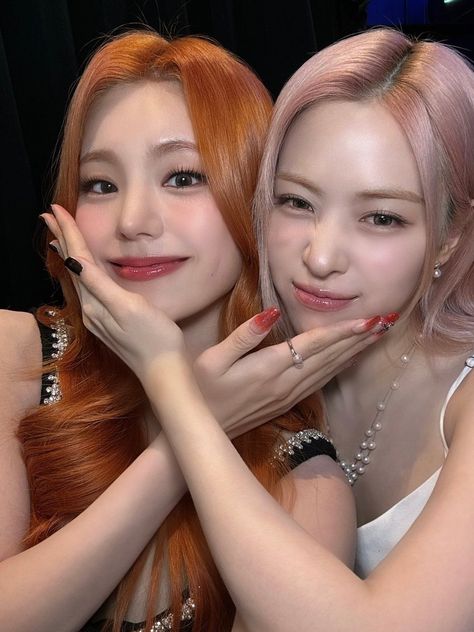 Yeji And Ryujin Itzy, Yeji And Ryujin, Kpop Moments, Hwang Yeji, Kpop Couples, Imaginary Friend, Orange Hair, Korean Idol, Best Couple