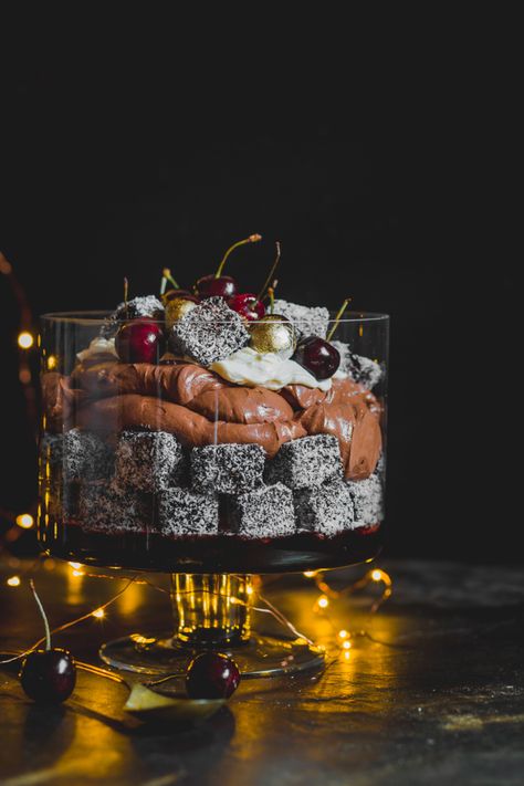 Chocolate Lamington Trifle - The Kate Tin | Christmas Recipes Vegan Trifle, Cherry Trifle, Fruit Kabob, Cherry Jelly, Christmas Trifle, Jelly Chocolate, Trifle Dish, Vanilla Sponge Cake, Trifle Desserts