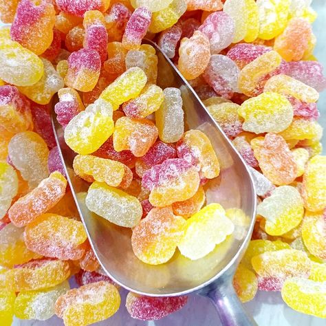 Close up photo of Little fruity sour Skull from London candyshop Swedish Candy, Candy King, Candy Board, Vegan Candies, Junk Food Snacks, Gluten Free Sweets, Sour Candy, Candy Store, Pretty Food