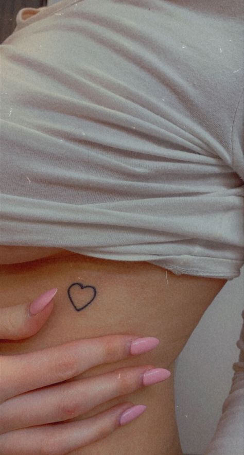 Small Heart Tattoo On Ribs, Heart Tattoo Ribcage, Chest Tattoo Heart, Minimal Tattoo Ideas, Rib Tattoos For Women, Small Heart Tattoos, Ribcage Tattoo, Herz Tattoo, Shape Tattoo