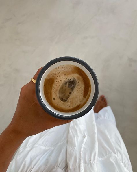 First, coffee | Instagram Cafes Aesthetic, Coffee Instagram, Coffee Obsession, Fall Coffee, Coffee Photography, Sweet Escape, First Coffee, Aesthetic Coffee, Date Nights