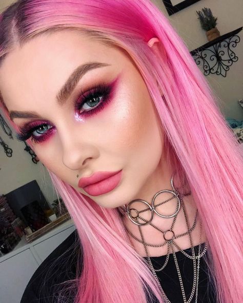 Rosa Make-up, Pink Eye Makeup Looks, Prom Makeup For Brown Eyes, Colorful Wigs, Pink Eyeshadow Look, Cute Eyeshadow Looks, Blonde Bob Wig, Pink Eye Makeup, 2019 Makeup