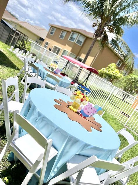 Peppa Pig Pool Party Ideas, George Pig Party Ideas, Peppa Pig Boys Birthday Party, Peppa Pig Table Decoration, Peppa Pig Birthday Party Boy, Peppa Pig Boy Birthday Party, Peppa Pig George Birthday Party, Peppa Pig Centerpiece Ideas, Peppa Pig 3rd Birthday Party