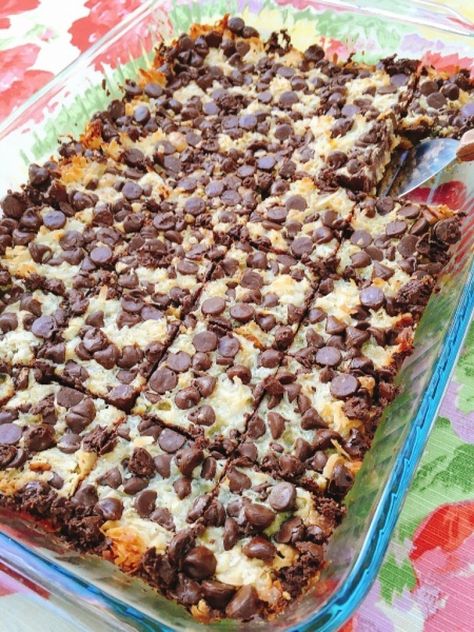 Outrageous Cookie Bars - delicious & easy bar packed with chocolate chips, coconut and pecans on a graham cracker crust. Graham Cracker Crust Cookies, Graham Cracker Bars, Graham Cracker Dessert, Cracker Dessert, Sweetened Condensed Milk Recipes, Desert Bar, Graham Cracker Recipes, Easy Bar, Graham Cracker Cookies