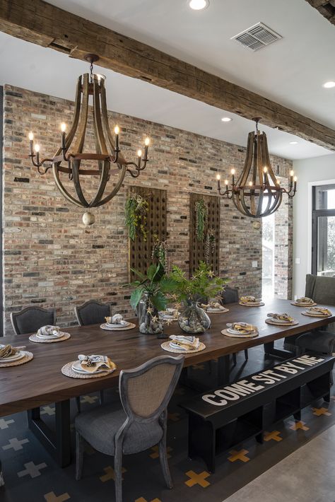 Modern Farmhouse Dining Area, Rustic Glam Kitchen, Farmhouse Dining Area, Trashy Y2k Bedroom, Brick Wall Living Room, Y2k Bedroom, Dining Room Victorian, Black Feature Wall, Country Kitchen Designs