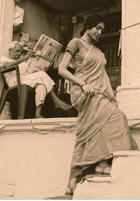 Vintage India Aesthetic, Retro Indian Fashion, Vintage Indian Aesthetic, Fatima Jinnah, India Core, Indian Photos, Historical India, Post Man, Desi Aesthetics