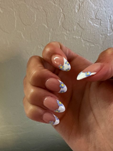 Nail art #nails White And Blue Flower Nails, Blue French Tips, White French Tip, White And Blue Flowers, Blue Nail Art, Vacation Nails, White French, French Tips, Nail Art Summer