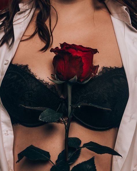 Valentine Themed Photo Shoot, Valentine’s Day Bouidor, Valentine Photography Ideas Women, Valentines Budoir Shoot, Valentines Boudiour Photoshoot Poses, Only Fan Picture Ideas, Goth Valentines Day Photoshoot, Moody Valentines Shoot, Valentines Day Portraits