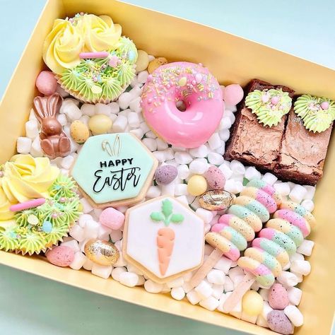 Sweet Treat Boxes, Chocolate Caramel Brownies, Easter Sweet Treats, No Bake Cake Pops, Deserts Cupcakes, Easter Treat Box, Chocolate Popsicles, Baked Donut, Easter Gift Boxes