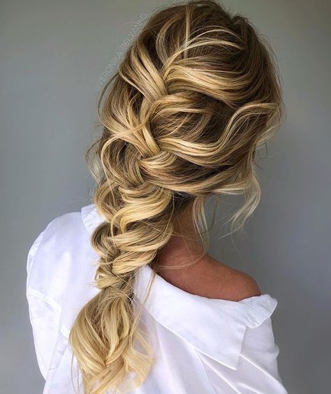 A loose French braid, and the color is beautiful ✨ Loose French Braid, Loose Braid Hairstyles, Loose French Braids, Long Box Braids, French Braid Hairstyles, Loose Braids, Fishtail Braid, Braided Hairstyles Easy, Trending Hairstyles