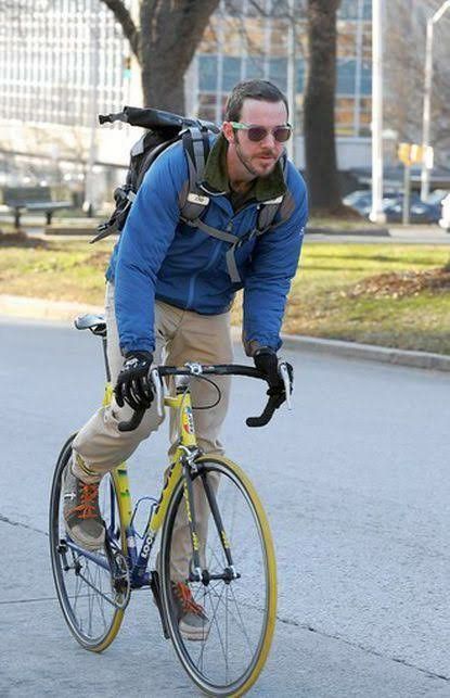 Winter Biking, City Cycling, Cycling Men, Bike Fashion, Cycling City, Cycling Photography, Urban Cycling, Ride Bicycle, Bike Safety