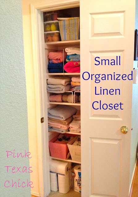 Diy Shelf Dividers, Linen Closet Diy, Tiny Linen Closet, Small Linen Closet Organization, Small Linen Closet, Organized Linen Closet, Diy Closet Shelves, Pink Texas, Small Linen Closets