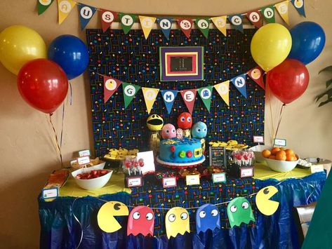 Austin's PAC-Man Party! | CatchMyParty.com Pac Man Decorations, Pac Man Birthday Party, Pac Man Cake, Manly Party Decorations, Arcade Birthday, Pac Man Party, 10 Birthday Cake, 80s Theme Party, Glow Birthday