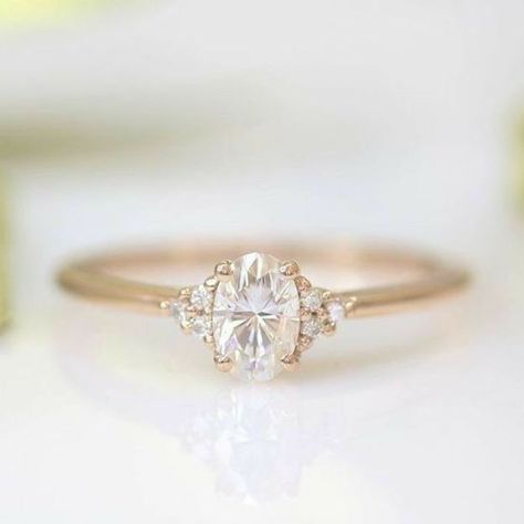 Rings Engagement Rose Gold, Pretty Engagement Rings, Dainty Engagement, Dainty Wedding Ring, Dainty Engagement Rings, Cute Engagement Rings, Love Simple, Future Engagement Rings, Oval Moissanite