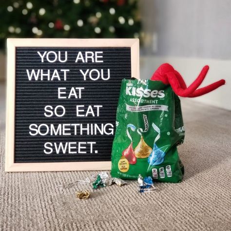 Elf Classroom, Diy Christmas Home Decor, Thanksgiving Napkin Folds, Simple Thanksgiving Table Decor, Bag Of Candy, Thanksgiving Aesthetic, Elf Ideas Easy, Elf Games, Simple Thanksgiving