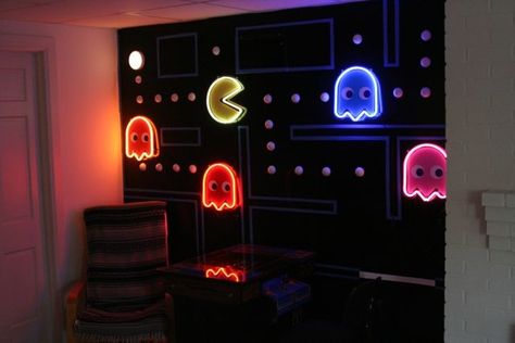 Pacman wall Geek Room, Nerd Room, Arcade Room, Video Game Rooms, Geek Decor, Gaming Room Setup, Gamer Room, Video Game Room, Gaming Decor